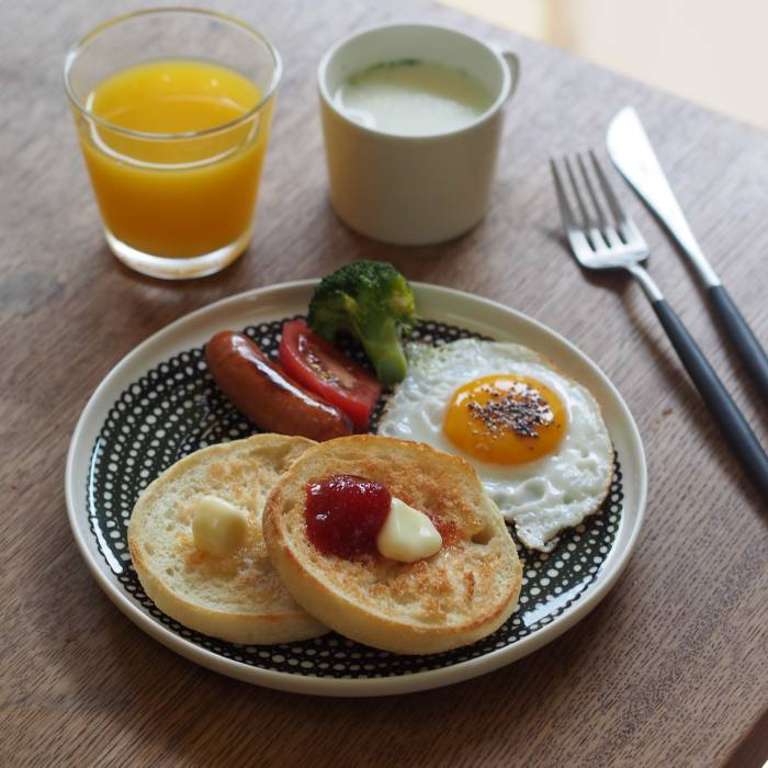 マリメッコ プレート 20cm シイルトラプータルハ チャコールグレー