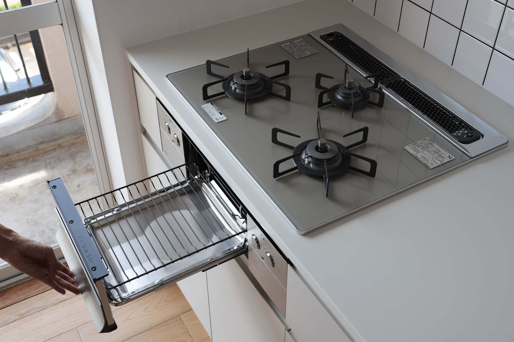 ガスコンロ ガラストップ(GB) 3口 W600 グリル付き(SUS) 都市ガス | KB