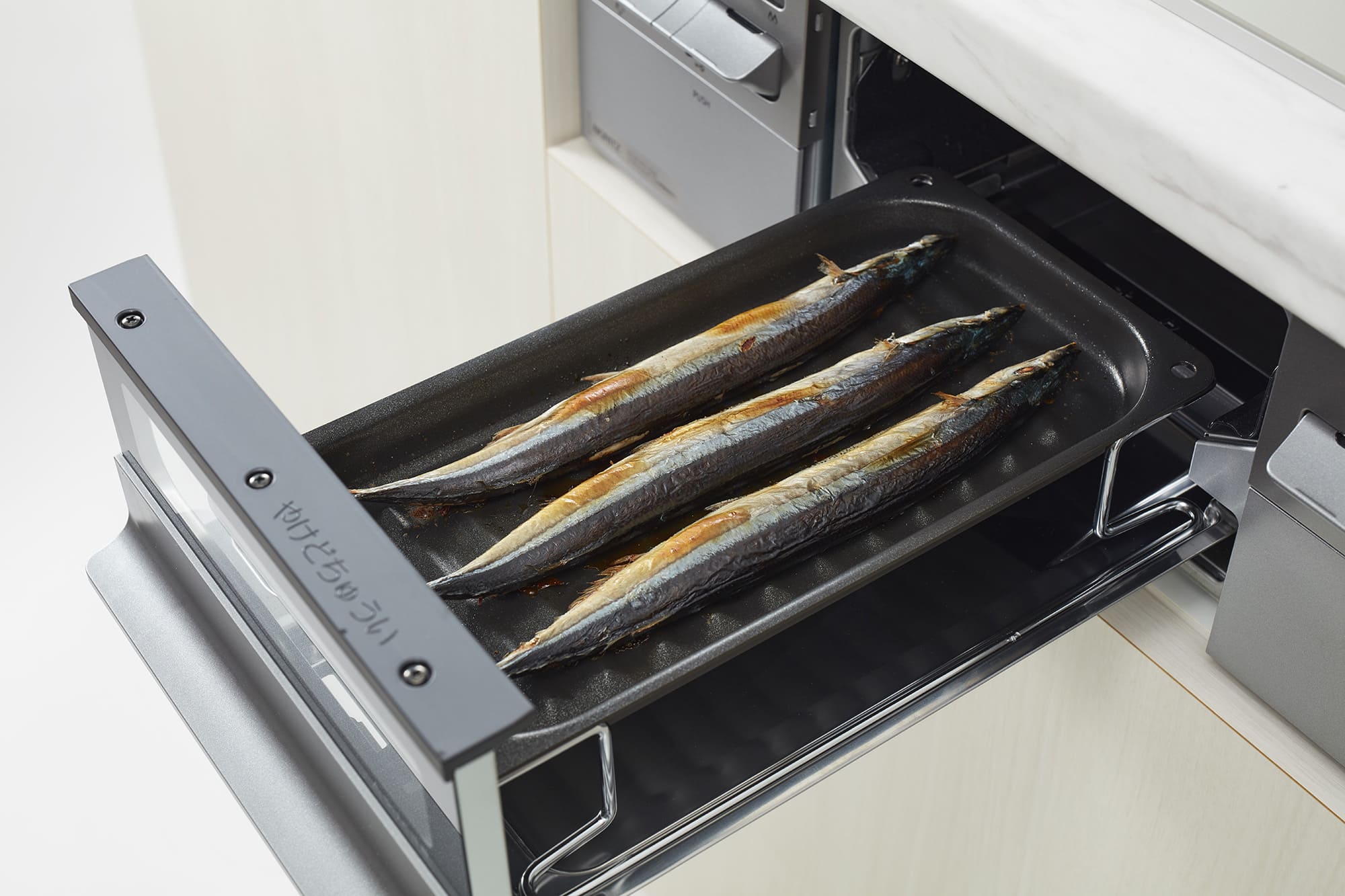 ガスコンロ ガラストップ(BK) 3口 W600 グリル付き(SV) 都市ガス | KB