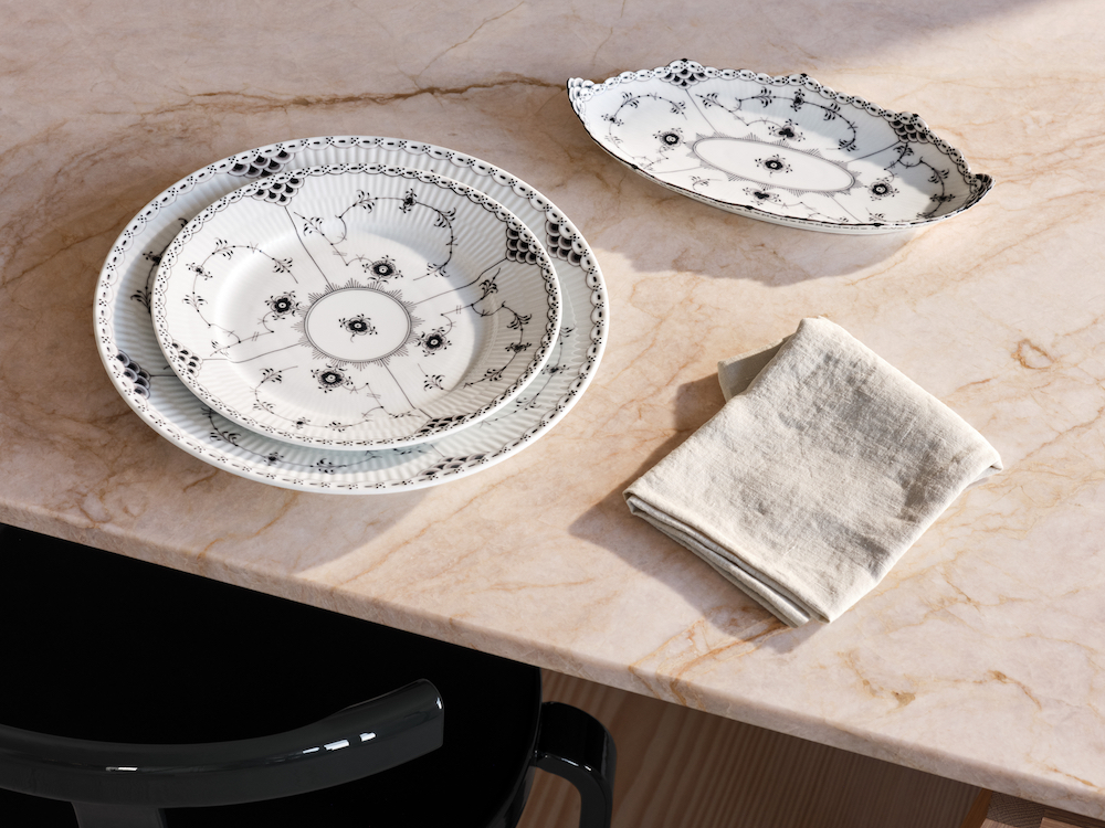 ブラックフルーテッド コレクション|ロイヤル コペンハーゲン 公式