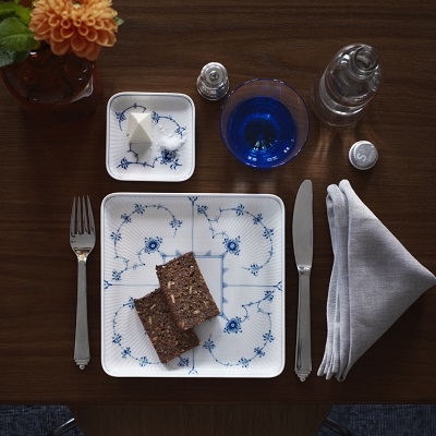 ブルーフルーテッド プレイン スクエアディッシュ 20cm|ロイヤル