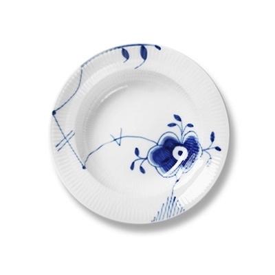 ブルーフルーテッド メガ ディーププレート 17cm (リム付き)|ロイヤル