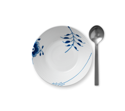 ブルーフルーテッド メガ ディーププレート 17cm|ロイヤル