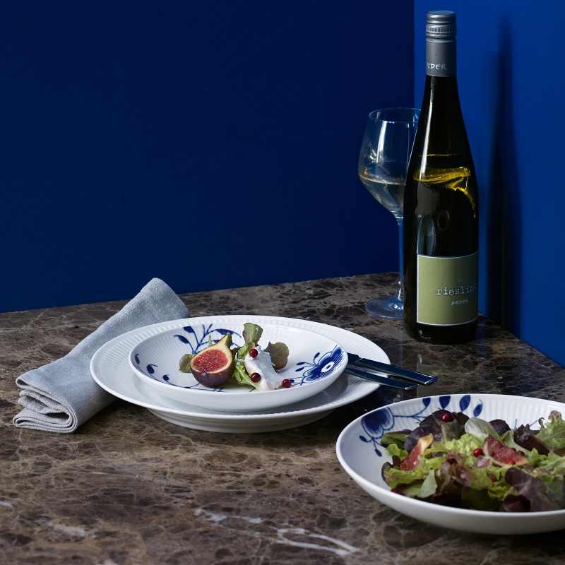 ブルーフルーテッド メガ ディーププレート 25cm|ロイヤル