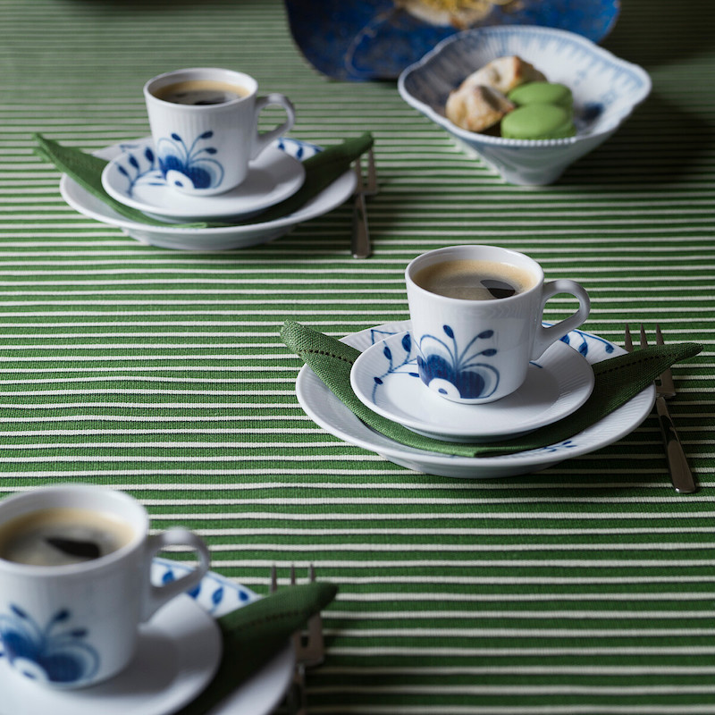 ブルーフルーテッド メガ エスプレッソカップ&ソーサー 100ml|ロイヤル