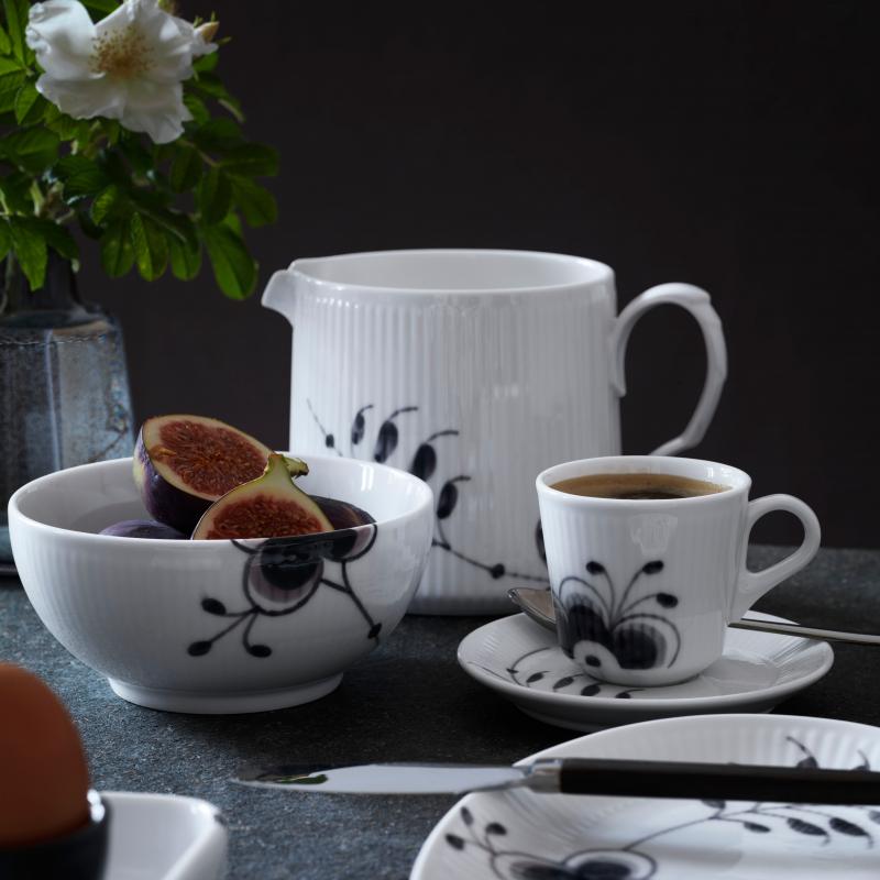 ブラックフルーテッド メガ ボウル 15cm|ロイヤル コペンハーゲン 公式