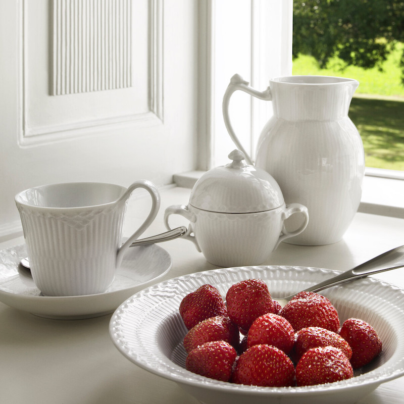 ホワイトフルーテッド ハーフレース ハイハンドルカップ&ソーサー