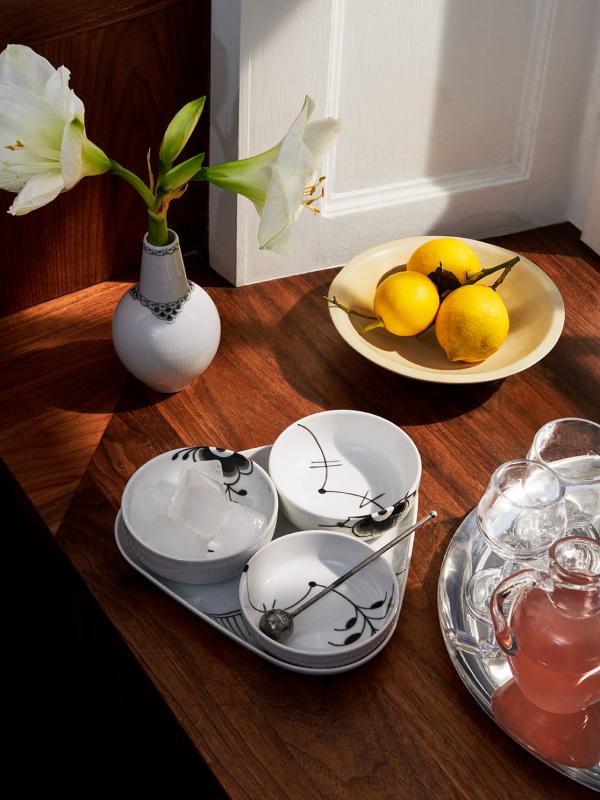 ブラックフルーテッド メガ サービング ディッシュ セット|ロイヤル