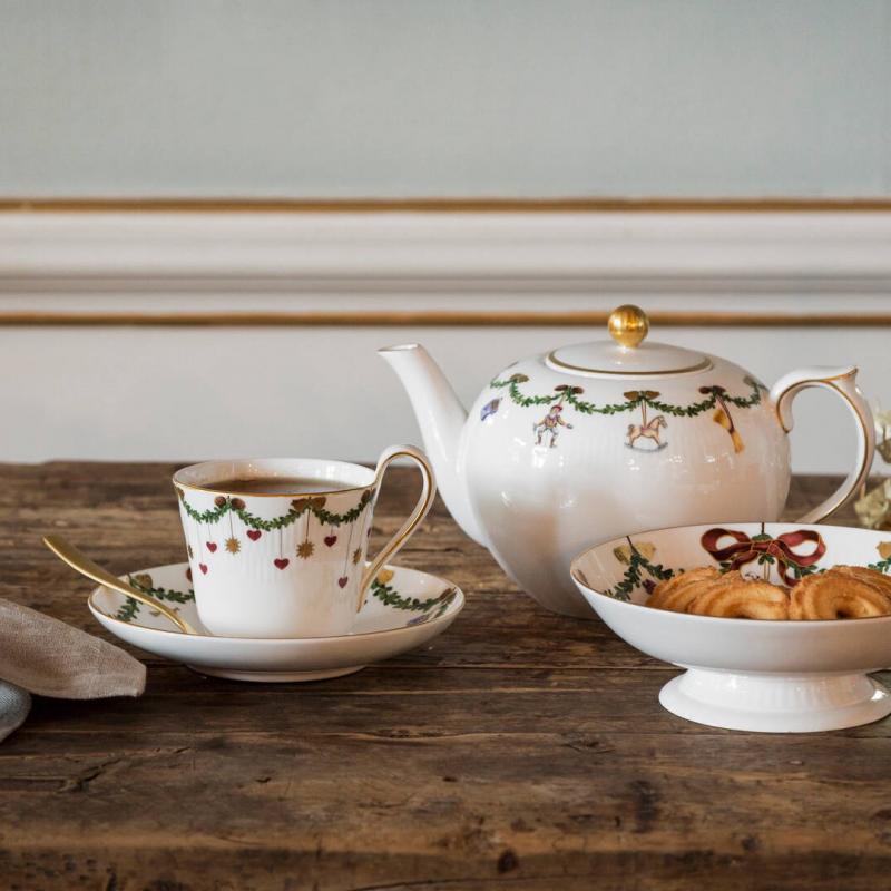 スターフルーテッド クリスマス ハイハンドルカップ&ソーサー 280ml