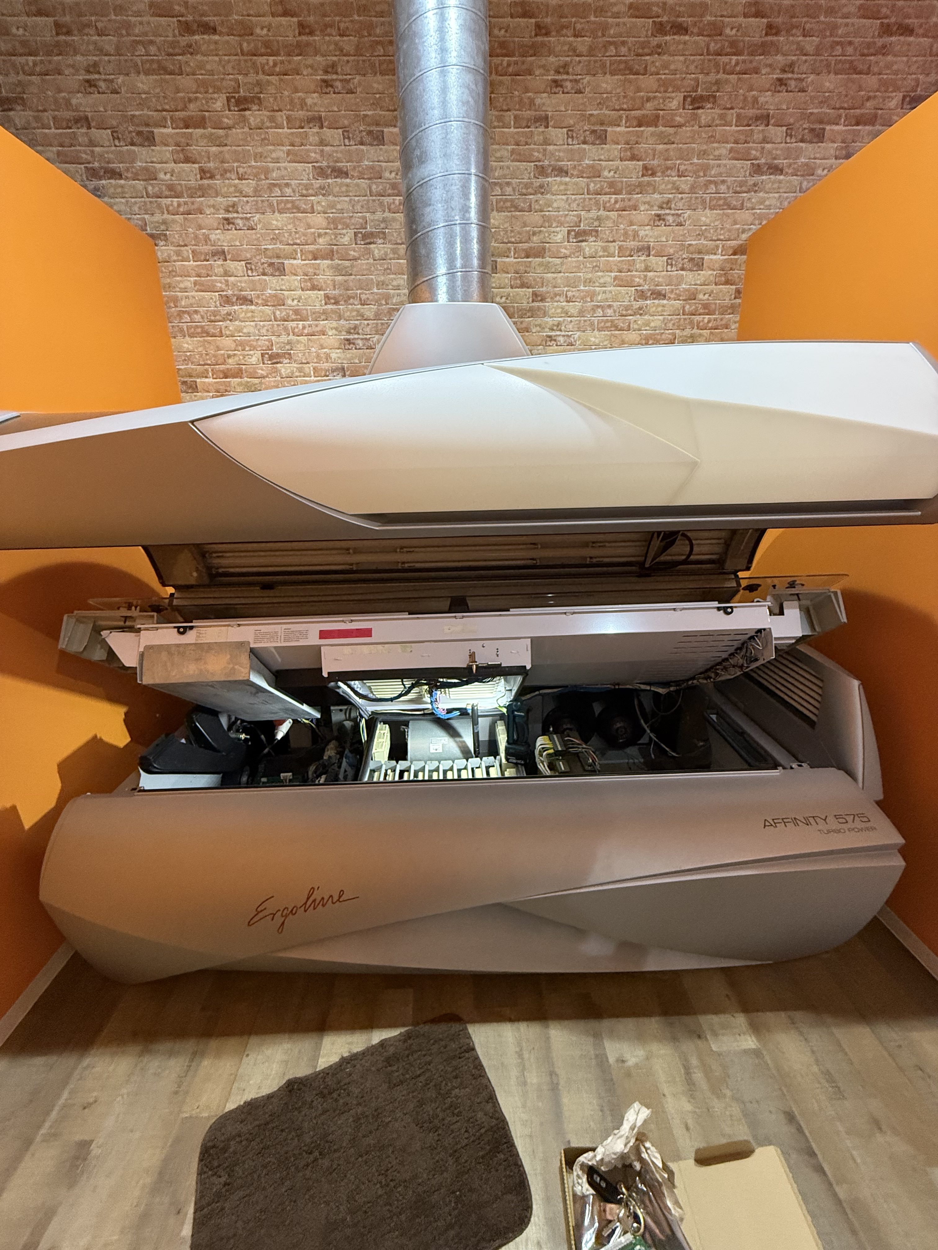 マシン販売/レンタル｜日焼けサロン ReVOLT リボルト 天神店・西中洲店