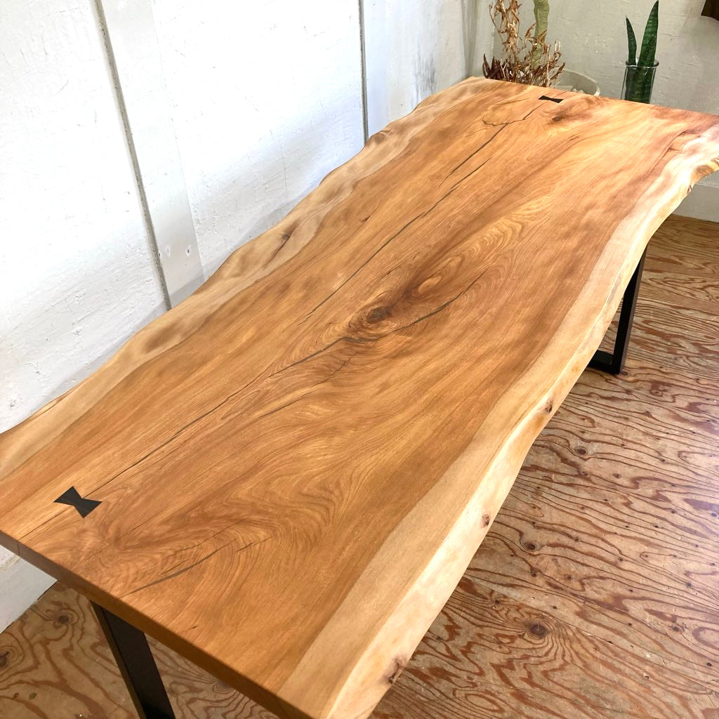 サクラの一枚板ダイニングテーブル 無垢材 リメイク家具 再生家具