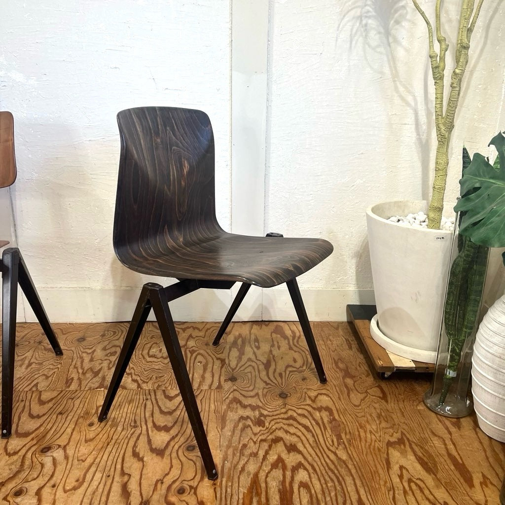 ガルファニタス / GALVANITAS model S22 スタッキングチェア コンパス