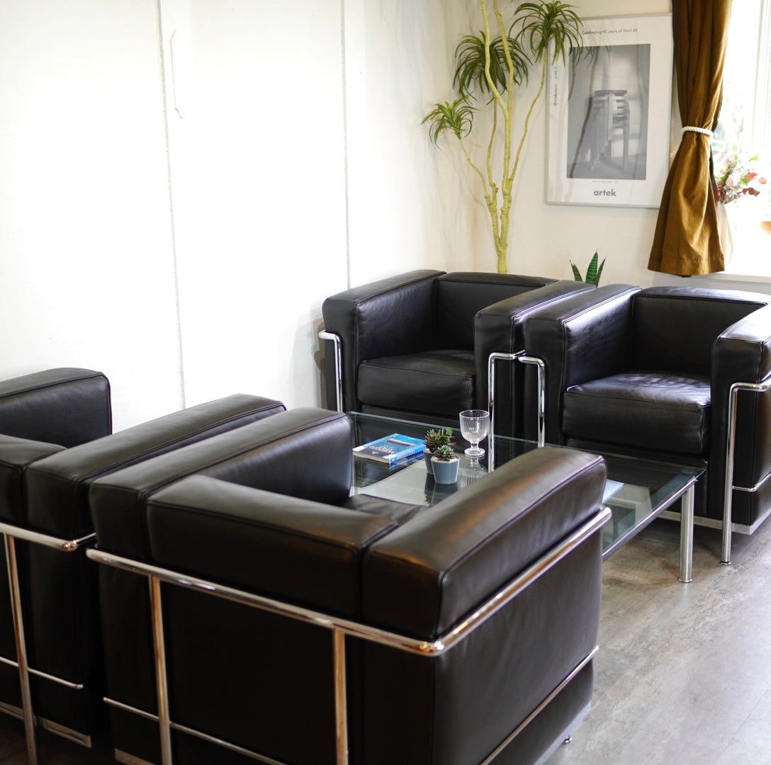 カッシーナ Cassina LC2 1人掛けソファ ブラック ル・コルビュジェ 本