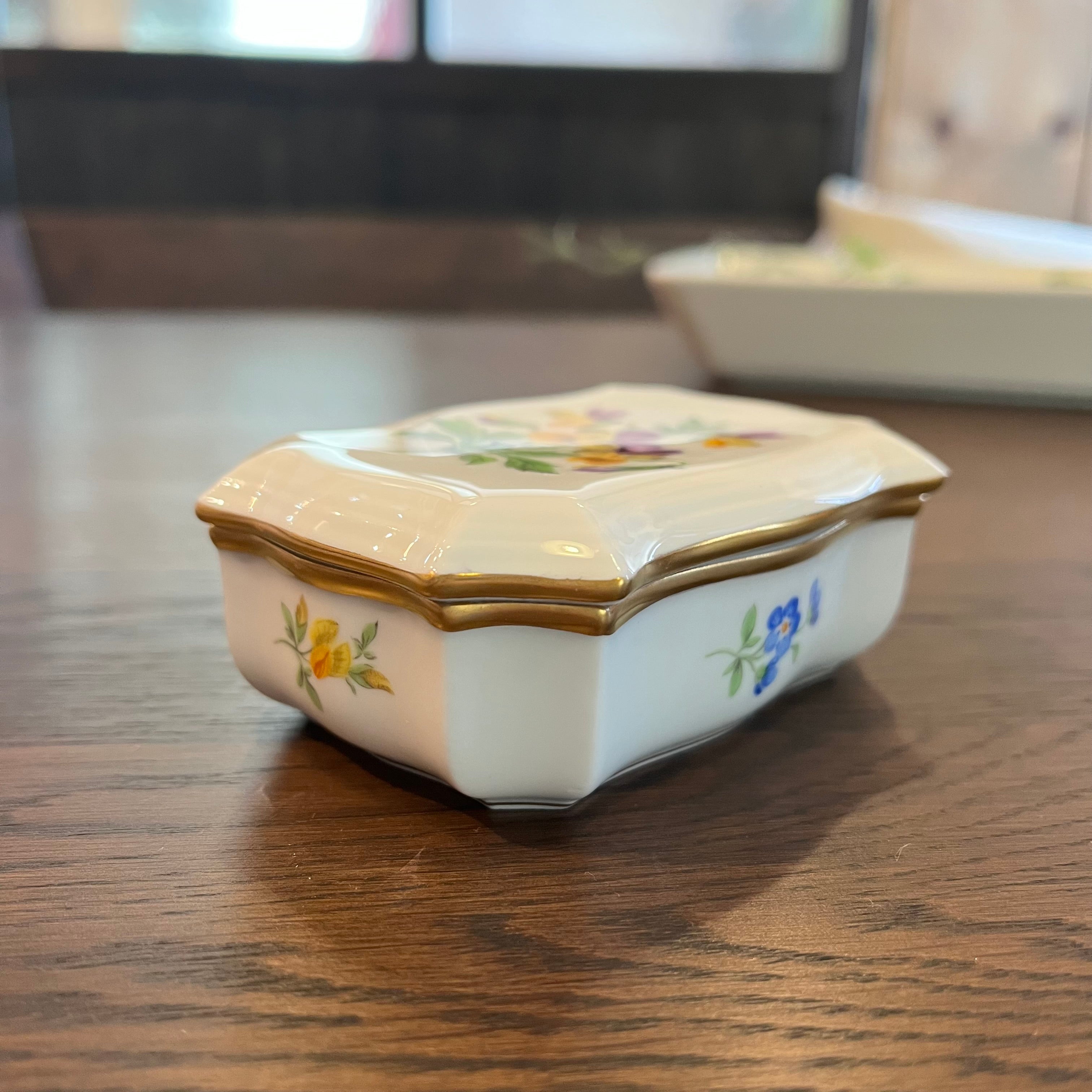 マイセン / Meissen 小物入れ スミレ 花 蓋つき 中古 フラワー