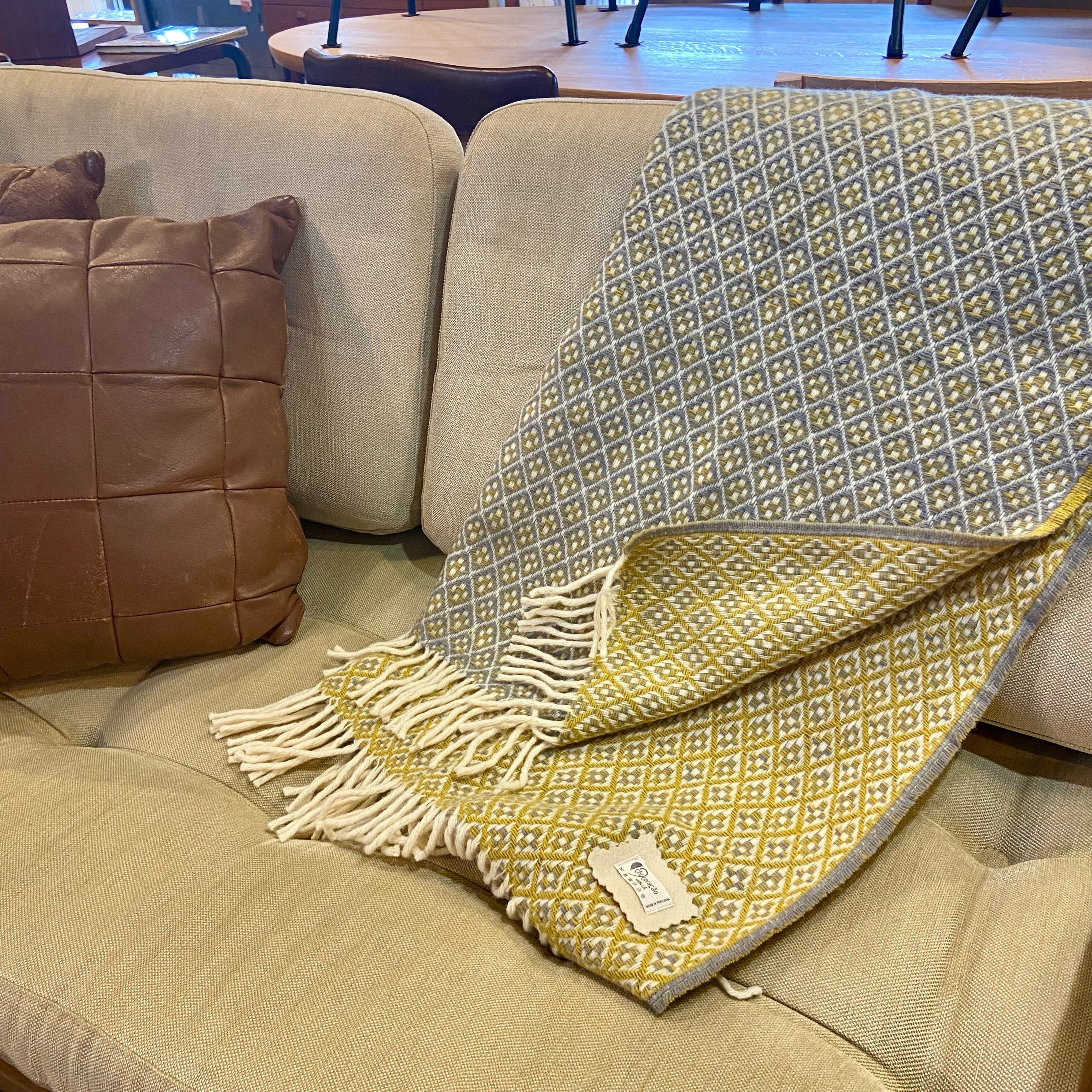 シ・コラサォン / Chicoracao ショール ひざ掛け イエロー