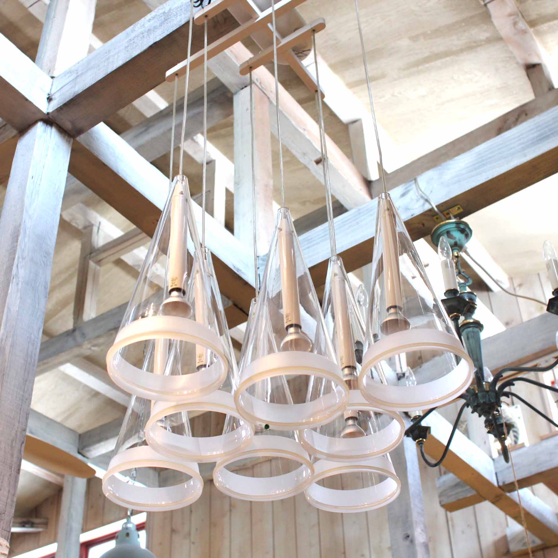 フロス/FLOS｜フーシア/FUCSIA ペンダントライト 8灯 アッキーレ