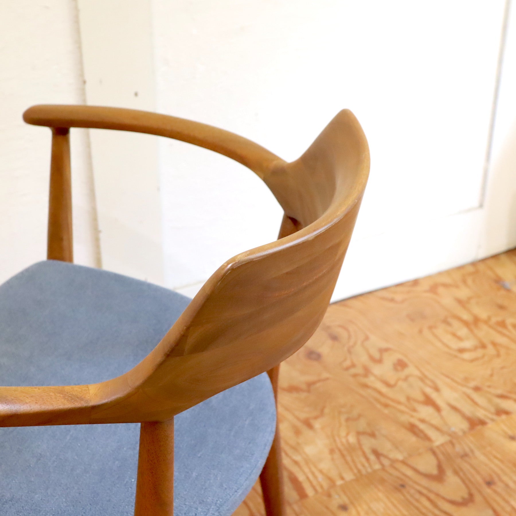 朝日木材加工｜エッダ/EDDA ダイニングチェア アームチェア