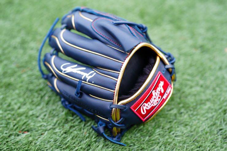 2024シーズン『JUMP WITH MY DREAMS YOKOHAMA！山﨑康晃グローブ