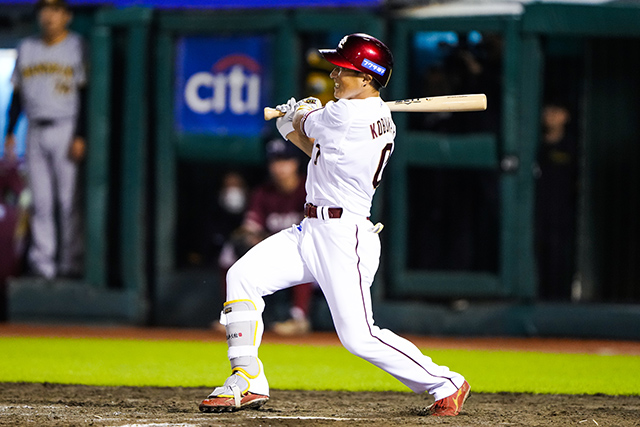 小深田大翔選手が6月度スカパー!サヨナラ賞を受賞! - 東北楽天