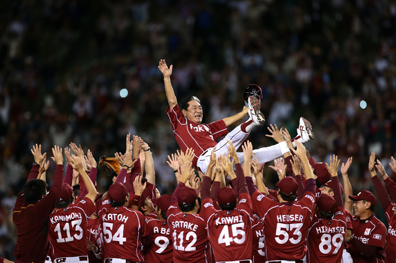 夢」叶う！星野仙一監督が宙を舞う！ - 東北楽天ゴールデンイーグルス