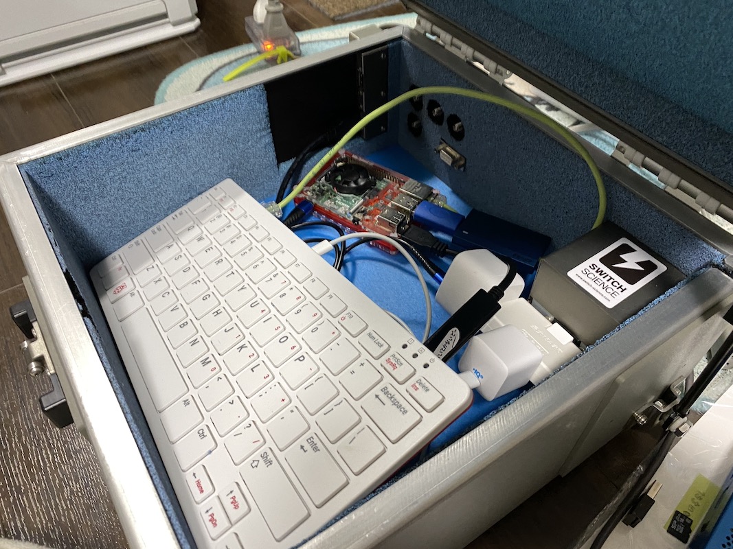 Raspberry Pi 400を触ろう(暗箱の中で) | Japanese Raspberry Pi Users