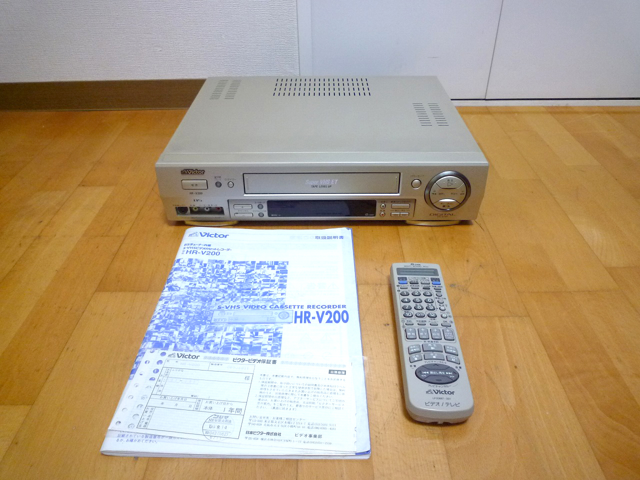 S-VHS ビデオデッキ Victor HR-V200 LP20667-001 ビクター Super VHS