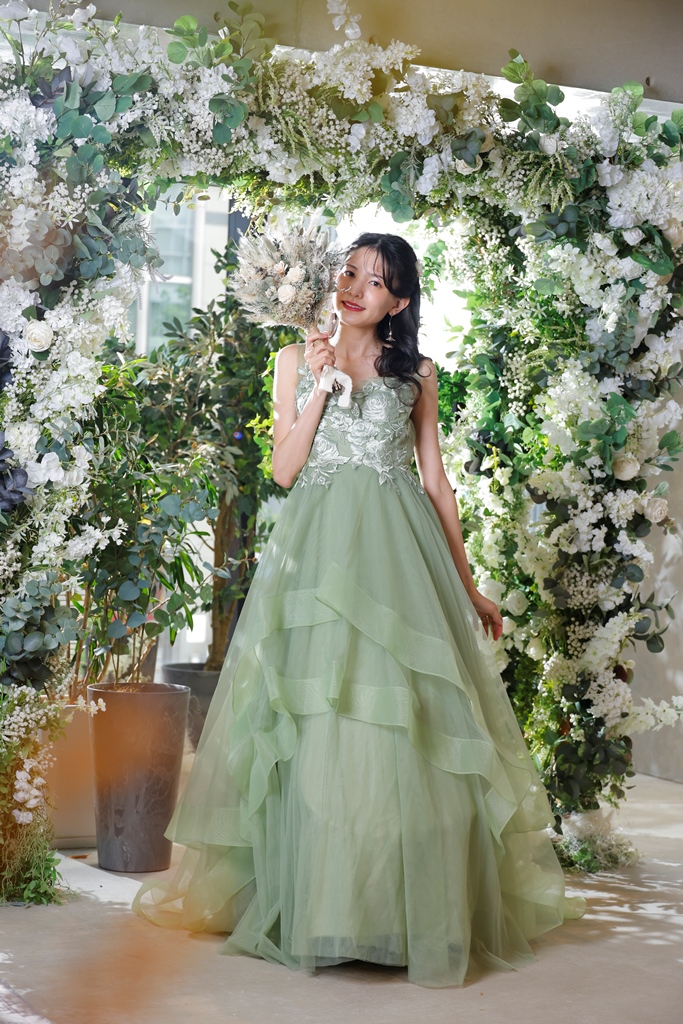 新作も登場！人気上昇中のカラードレスをご紹介♡