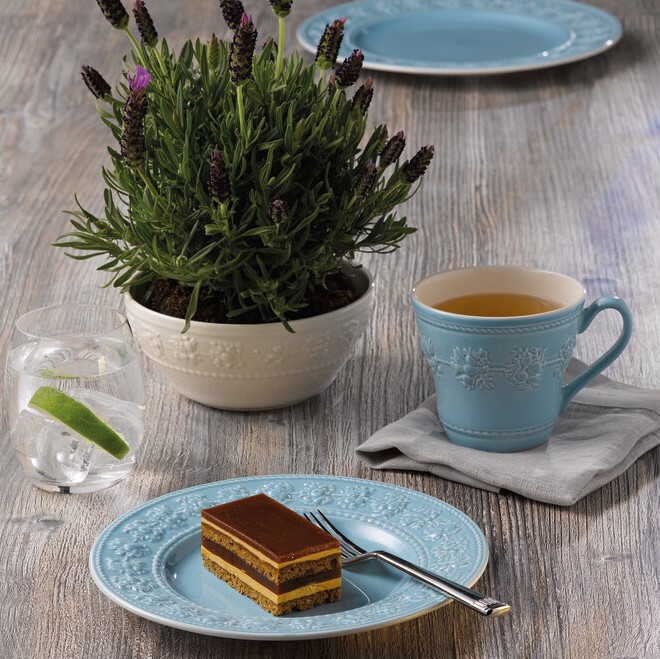 フェスティビティ プレート 21cm (アイボリー・ブルー) ペア|WEDGWOOD