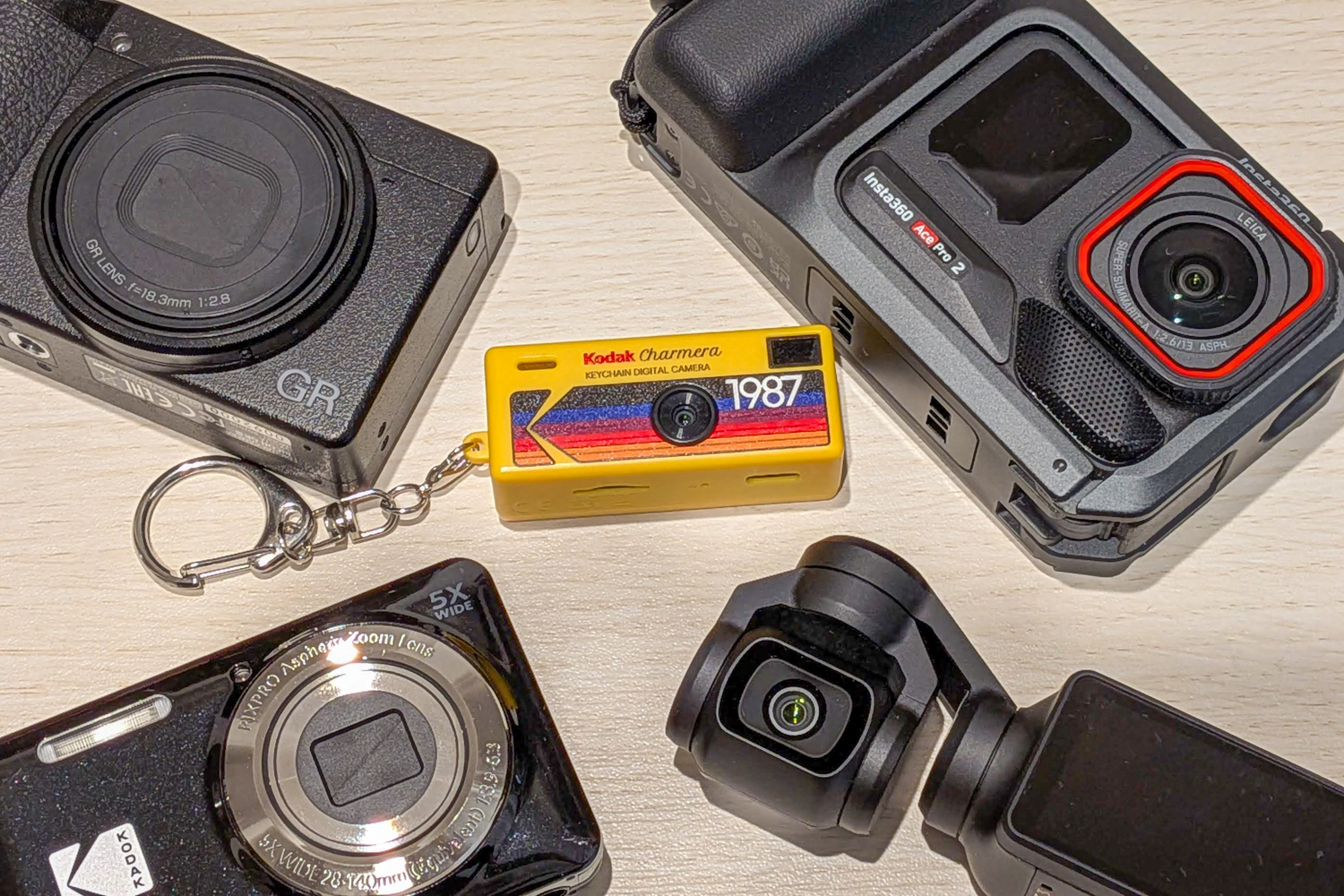 2000km歩いて選んだ“お散歩カメラ”【私の2025】 - Impress Watch