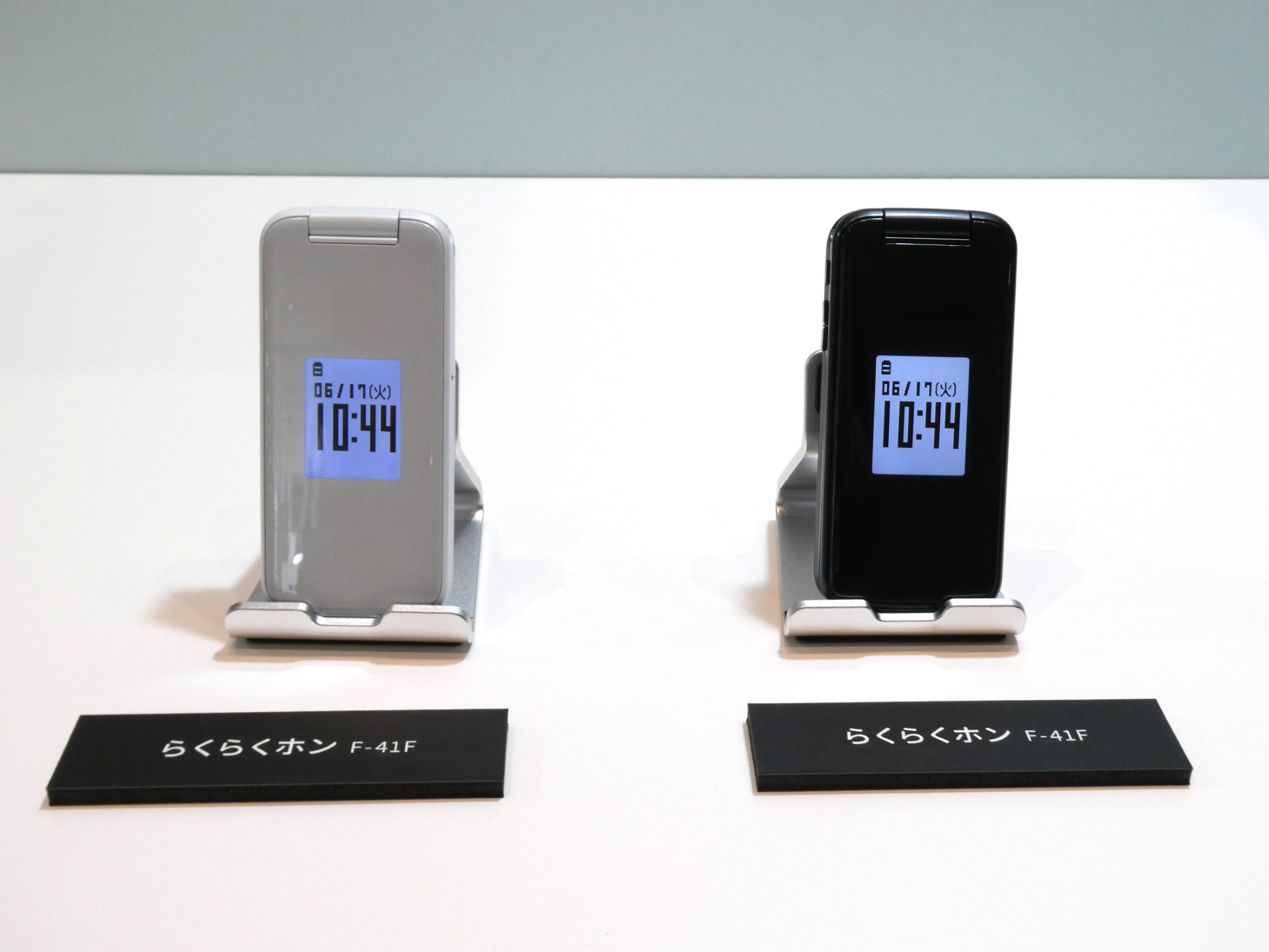 らくらくホンは人に寄り添う「やさしいテクノロジー」【Watch+