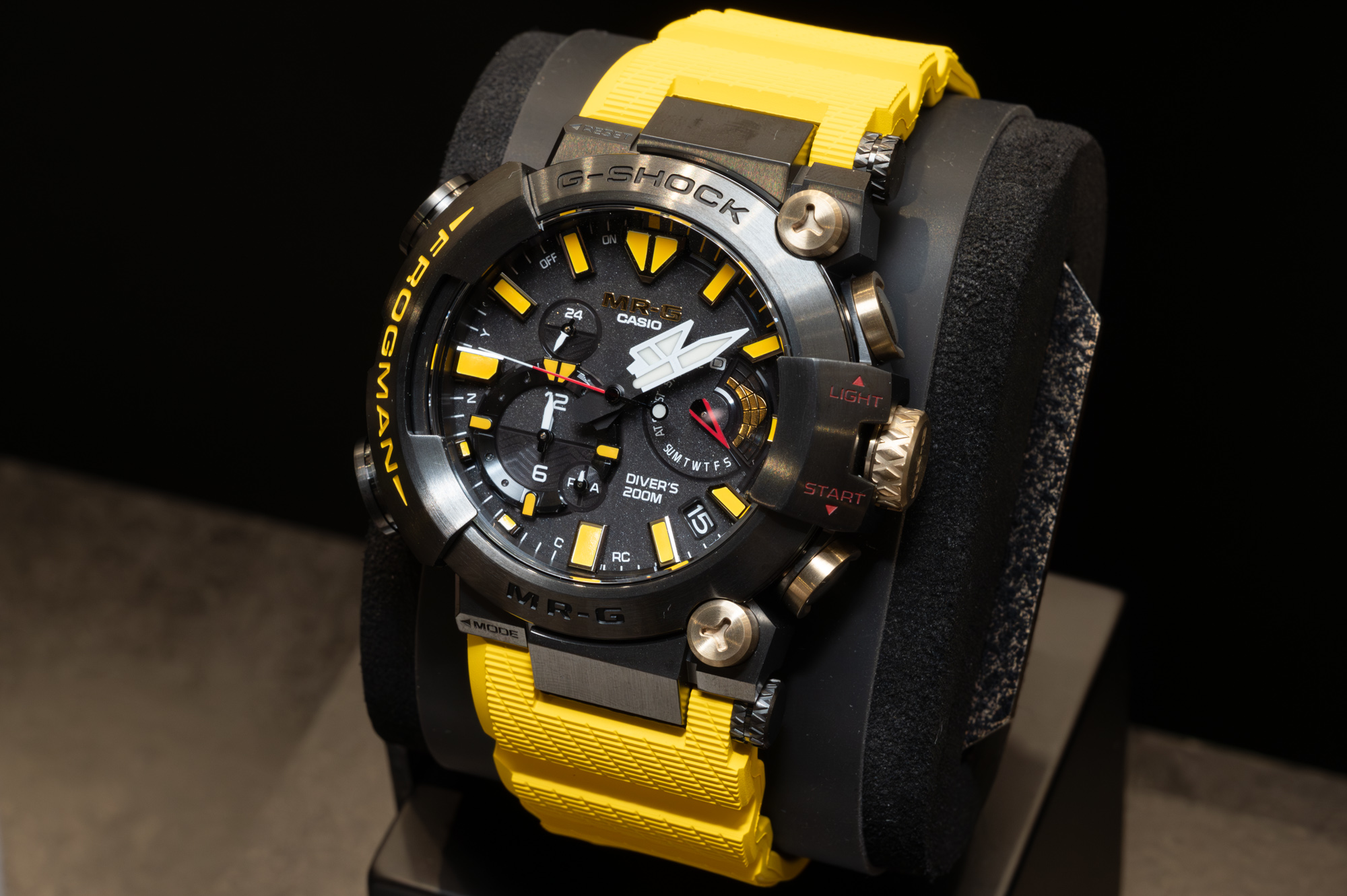 G-SHOCK“MR-G フロッグマン”に限定イエロー 77万円 - Impress Watch