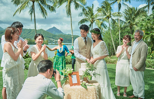 家族や親族10人ほどを招待するハワイ結婚式の費用相場や負担方法