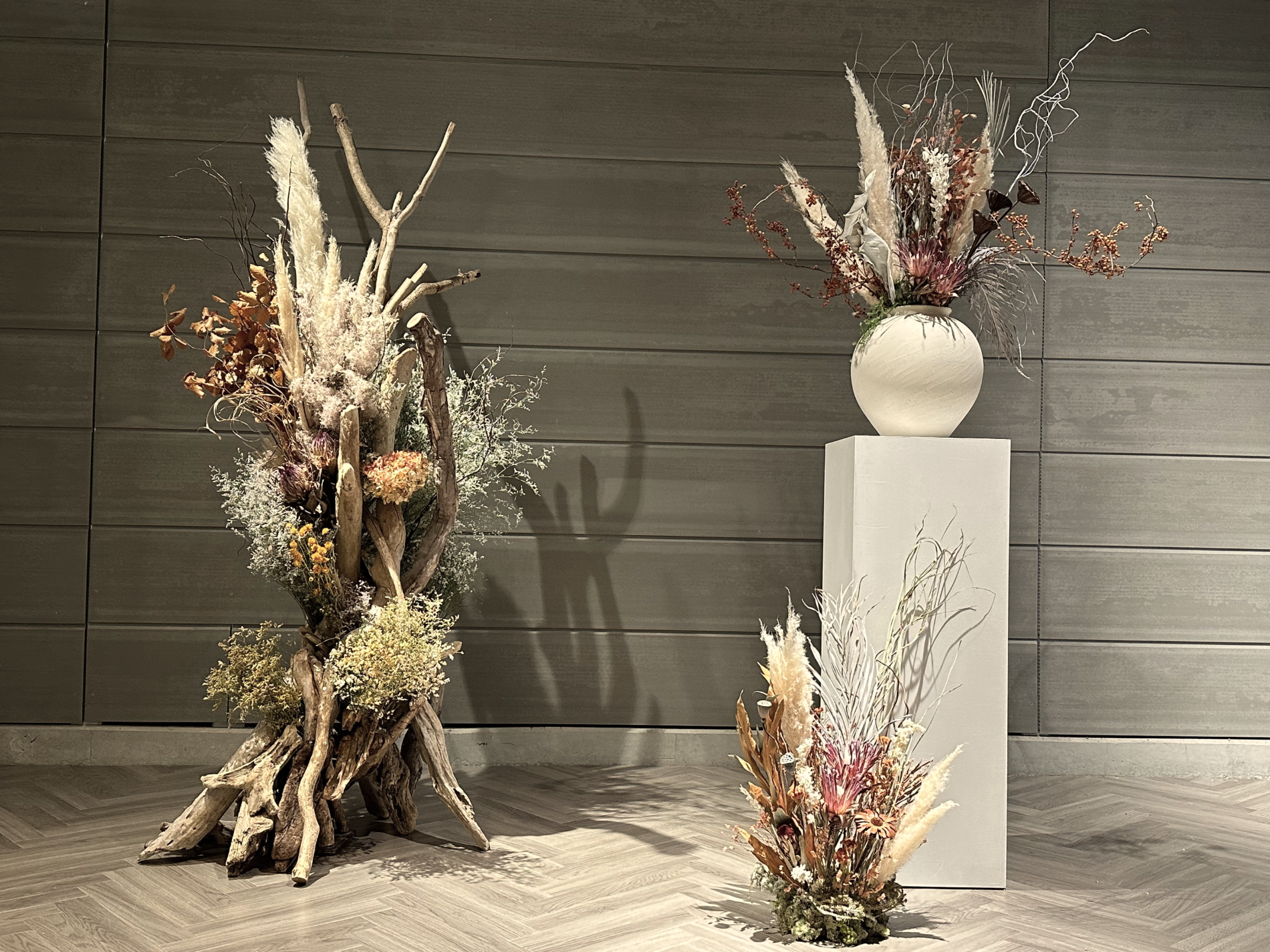 廃棄予定の花「ロスフラワー🄬」が、美しいフラワーフォトブースに