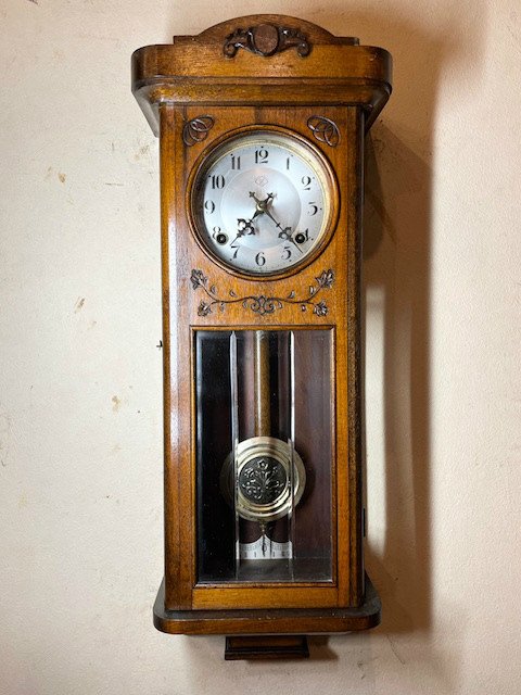 昔懐かしいアンティーク柱時計をお届け|WATERBURY