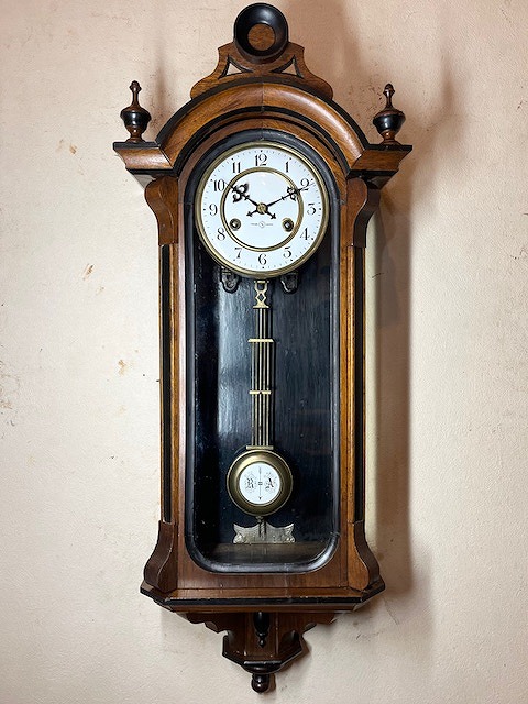 昔懐かしいアンティーク柱時計をお届け|WATERBURY