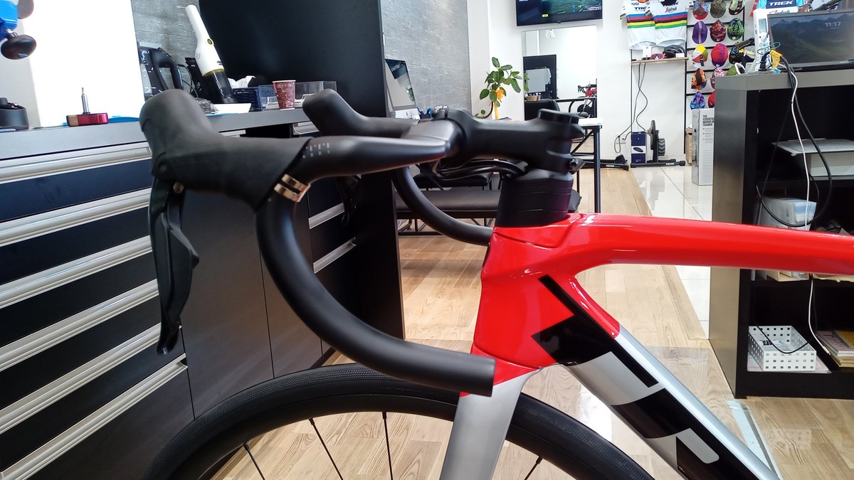 丸亀店】新発売のボントレガー RSL Aeroハンドルバーを装着してみた