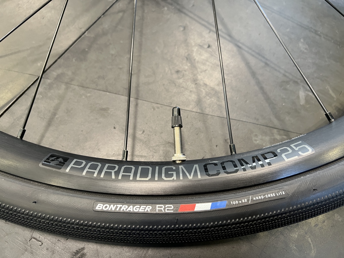 ホイールのお手軽なカスタムでグラベルを楽しみましょう！｜ニュース