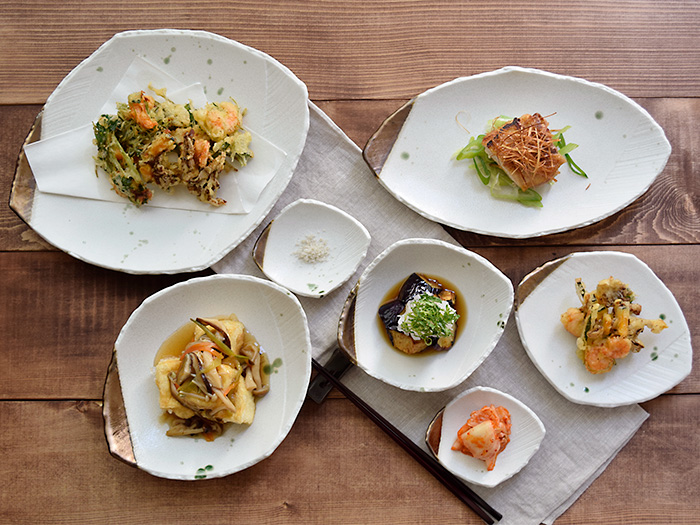 高級感ある金彩おりべシリーズの煮物鉢。盛り鉢やサラダボウルなどに