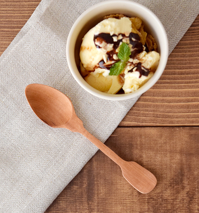 おしゃれな木製スプーン。デザートスプーンやスープスプーンにオススメ