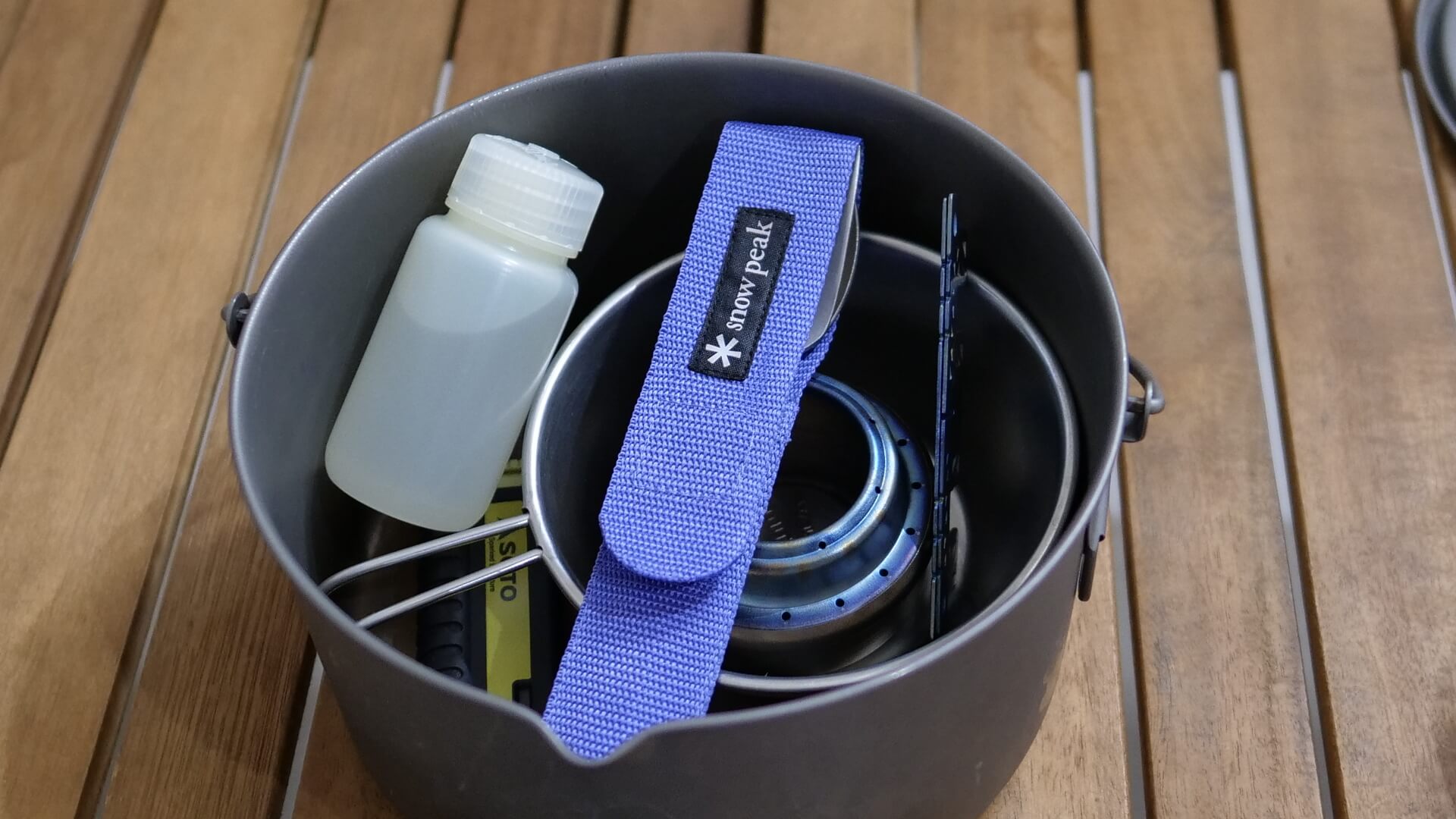 大容量の吊り下げチタンクッカー『TOAKS Titanium 2000ml Pot』 | T