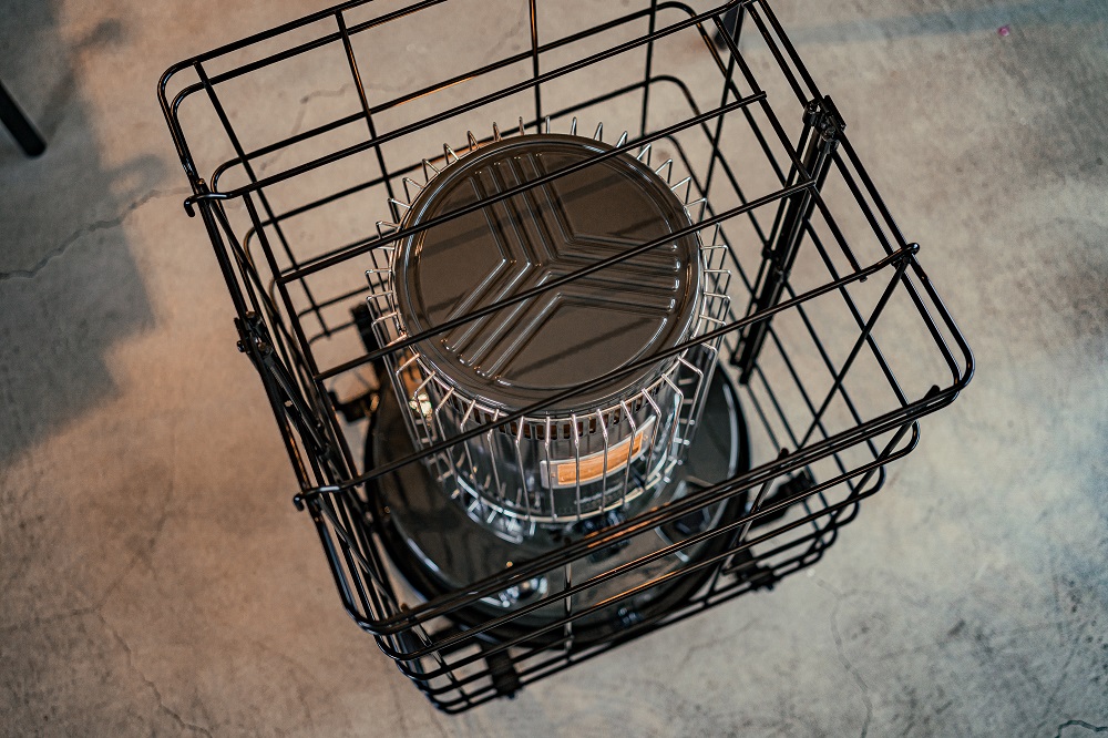 自衛隊仕様を再現した対流形石油ストーブ『宿営暖房I型』の先行予約