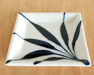 砥部焼の和食器 雲石窯の角皿 【砥部工房 からくさ】