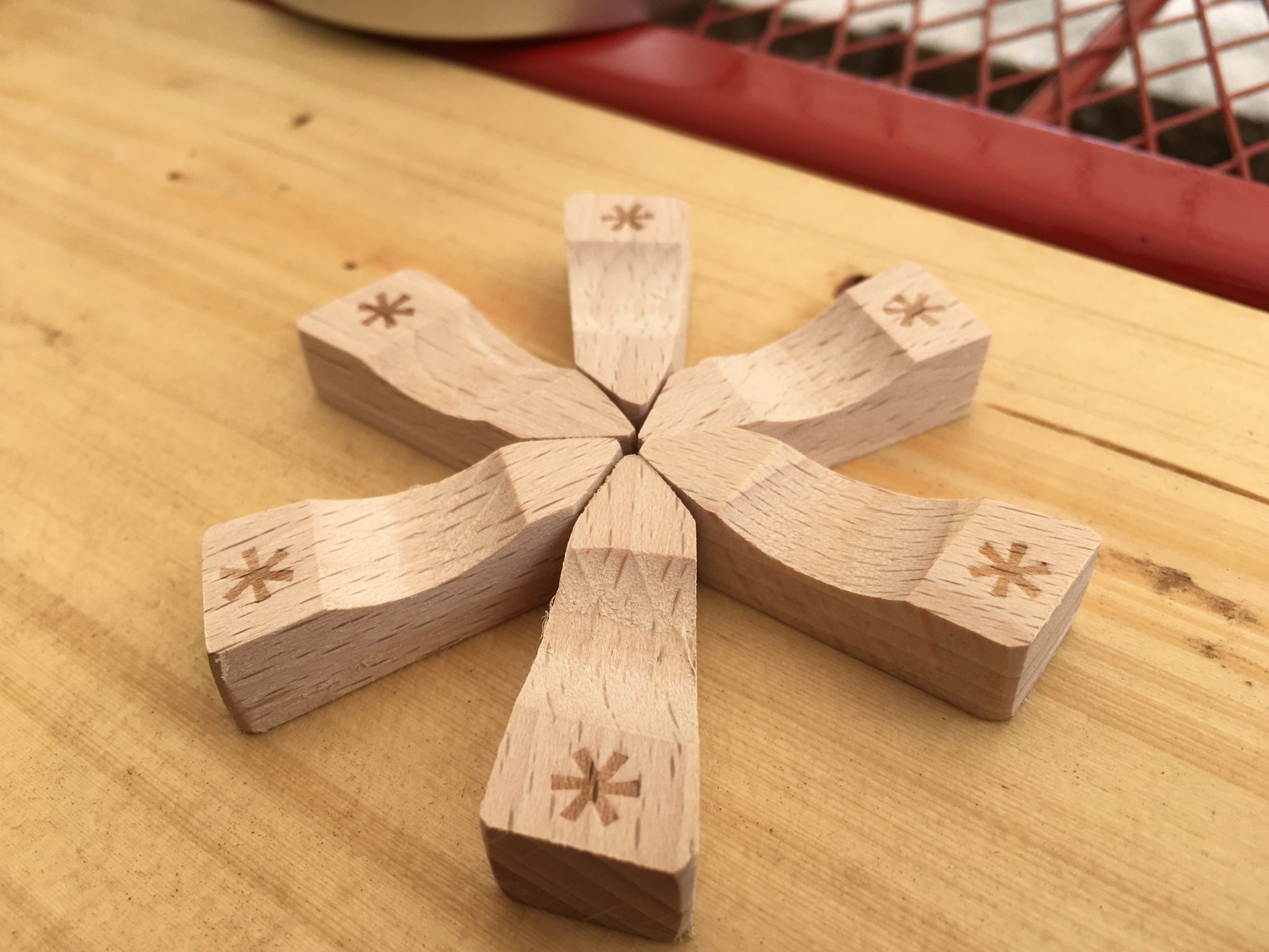 持っているとめちゃくちゃ便利！スノーピークのアスタリスク箸置きは