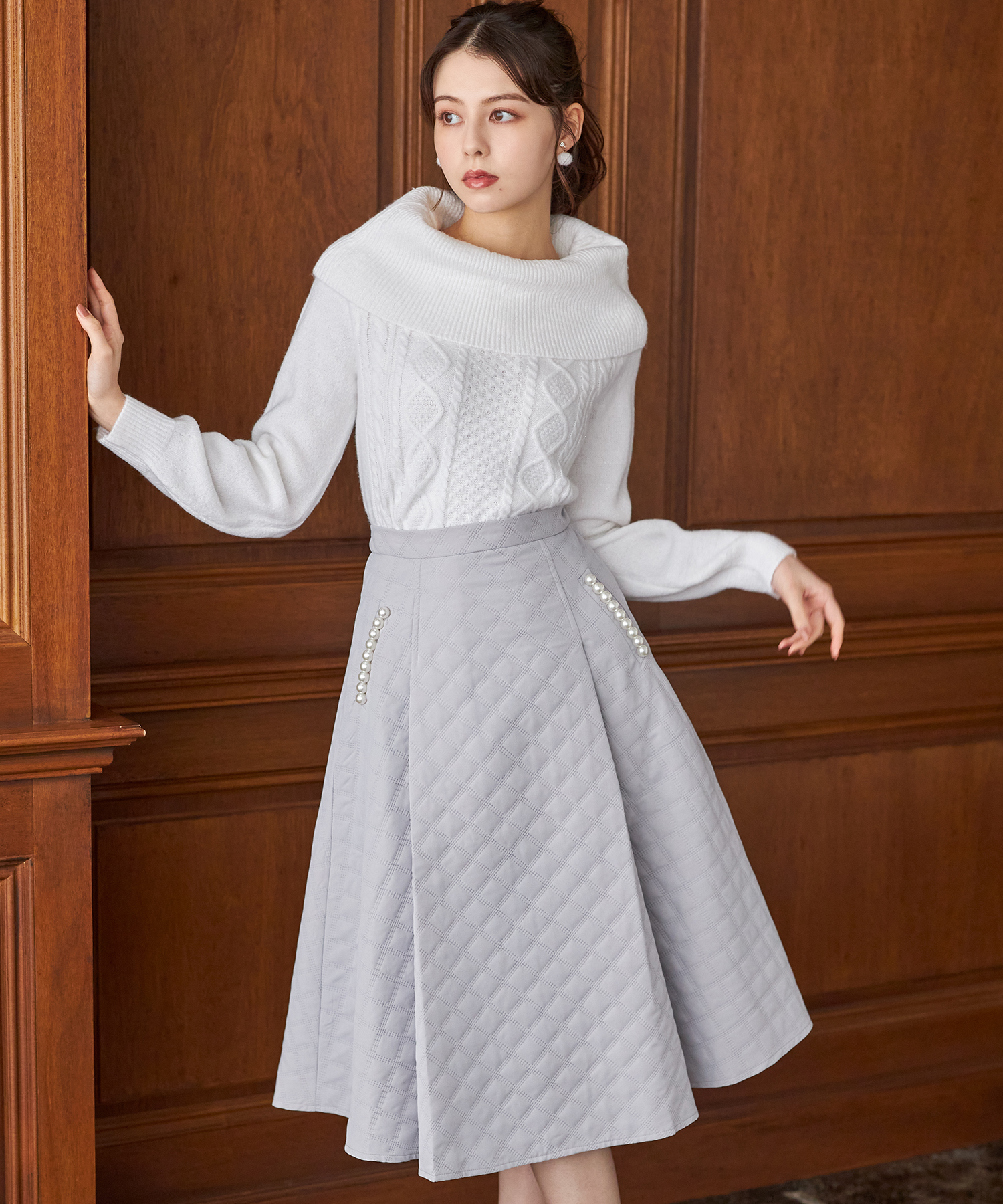 ひと目で美人なポケットパール付きエンボスキルティングタックフレア