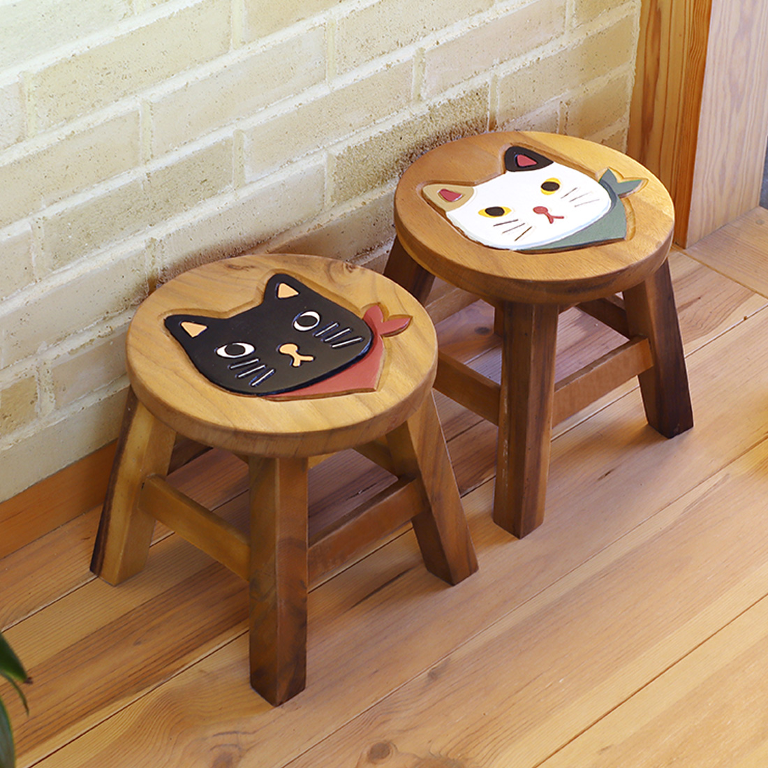 ラウンドスツール スカーフネコ | トモ・コーポレーション｜世界の民芸