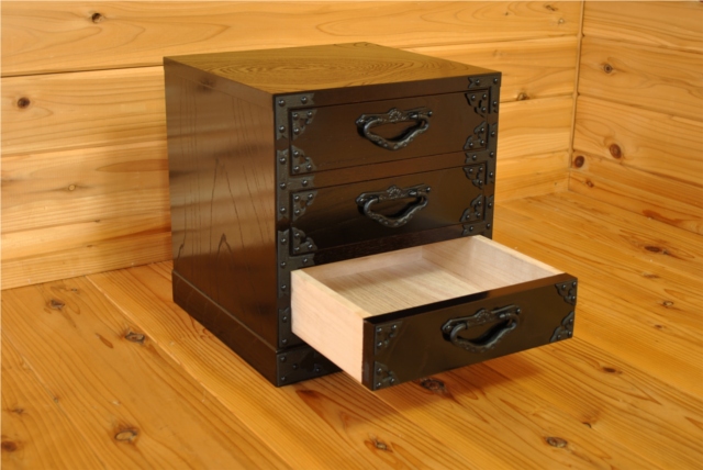 大幅値下げセール中！民芸家具桐材多引き出しチェストタンスC70㎝×41