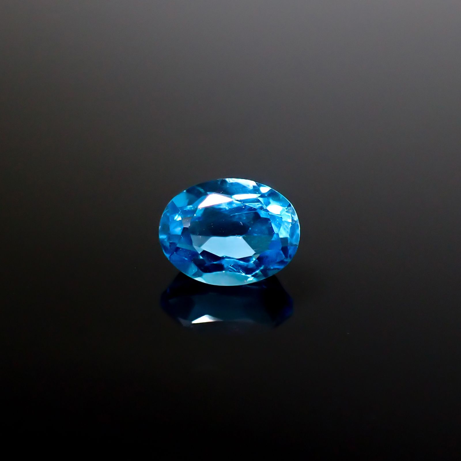 スイスブルートパーズ ブラジル産 1.98ct [241229575]8.2x6.3mm前後