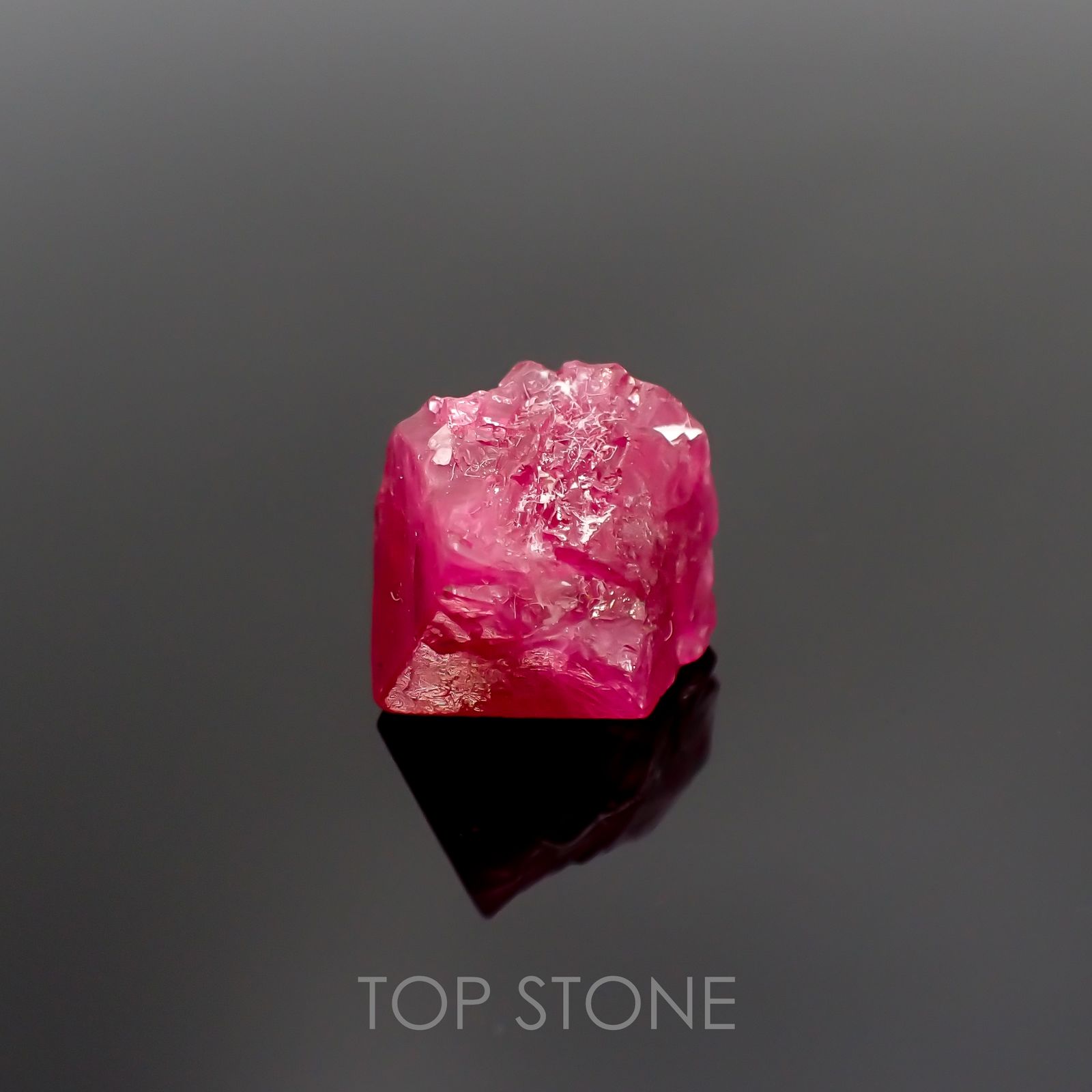 レッドスピネル(宝石名レッド・スピネル) タンザニア産 原石・結晶