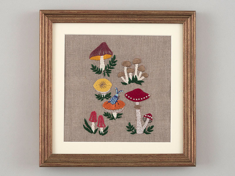 キノコ?ささきみえこ『散歩で見つけた草花刺しゅう』刺しゅうキット
