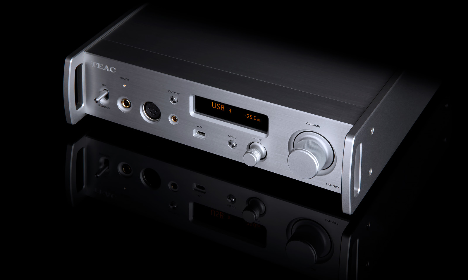 新開発の自社製ディスクリートDAC 「TRDD 5」搭載、DAC/プリアンプ